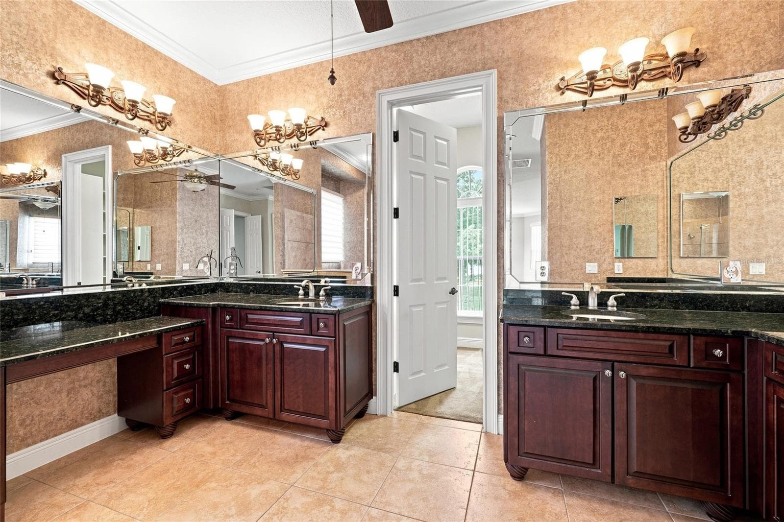 double vanity and walk-in closet - 17535 COBBLESTONE LN, CLERMONT