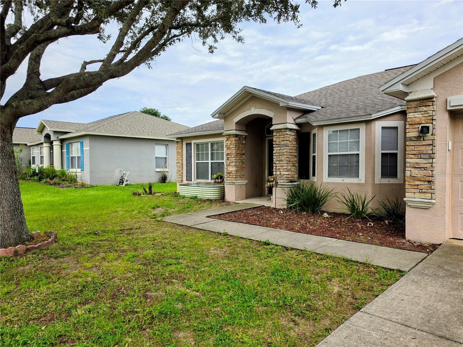 Single Family Residence at 7973 OAK RUN CIR, LAKELAND, photo 2 of 40