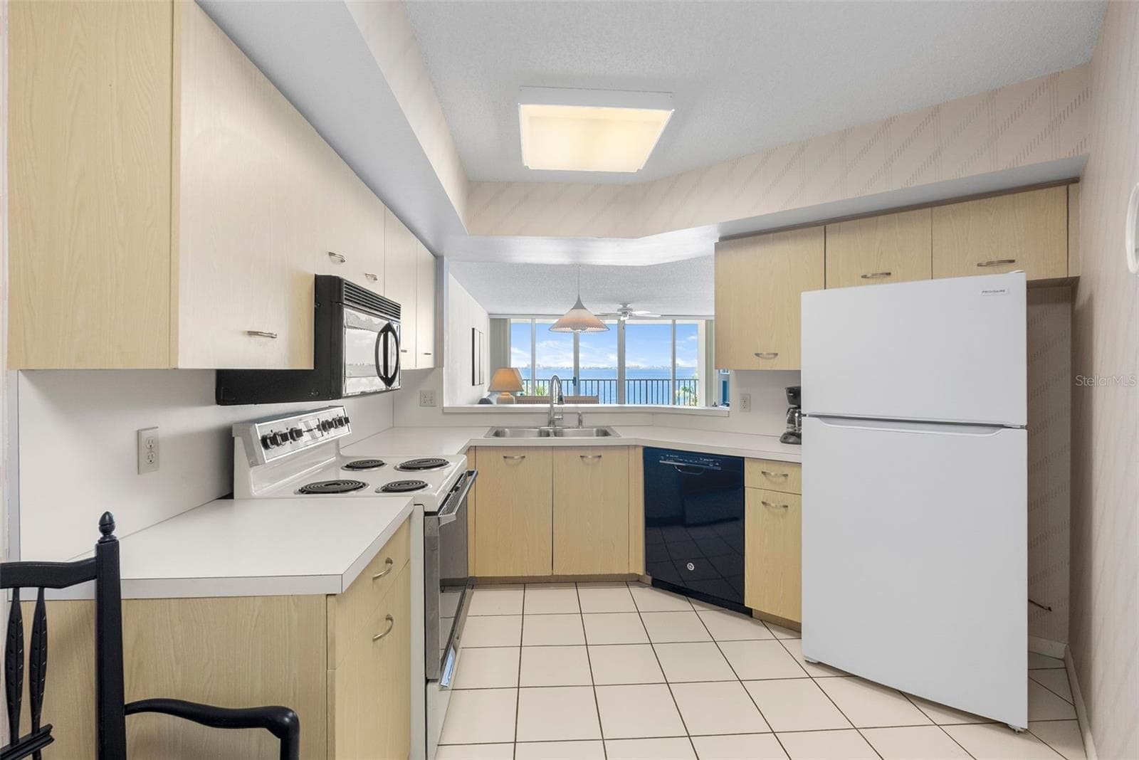 Condominium at 5155 ISLA KEY BLVD S #304, ST PETERSBURG, photo 7 of 25