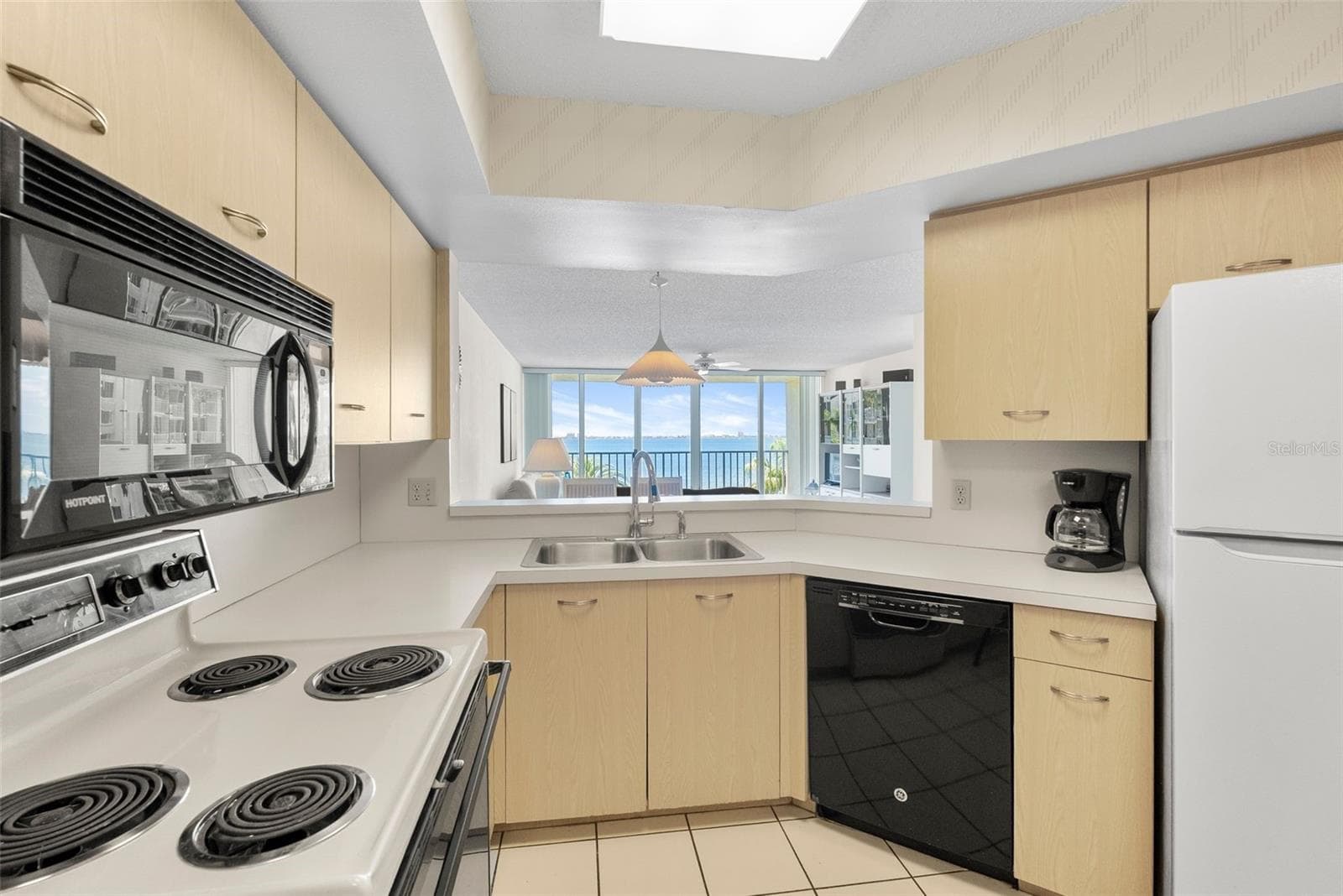 Condominium at 5155 ISLA KEY BLVD S #304, ST PETERSBURG, photo 8 of 25