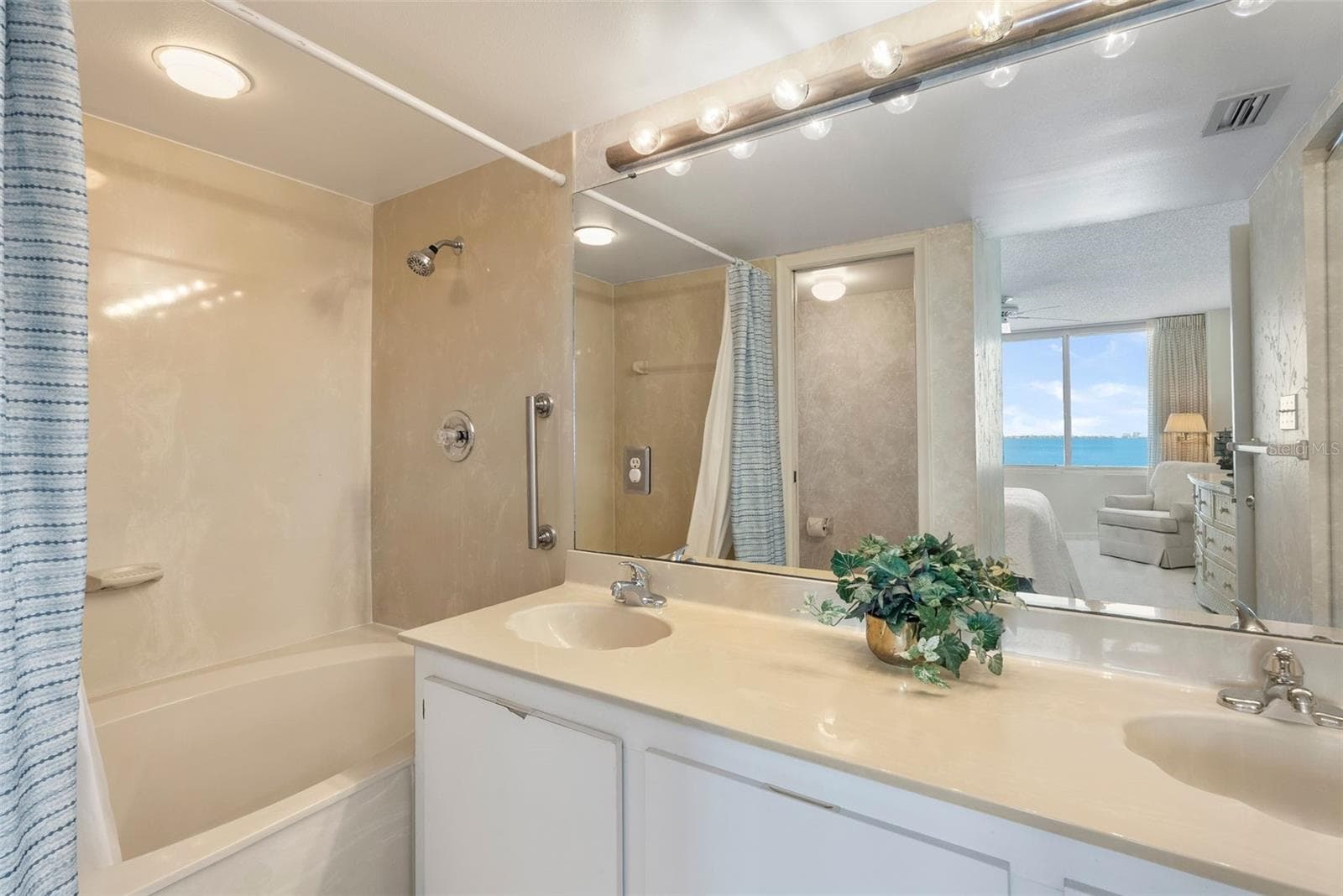 Condominium at 5155 ISLA KEY BLVD S #304, ST PETERSBURG, photo 11 of 25