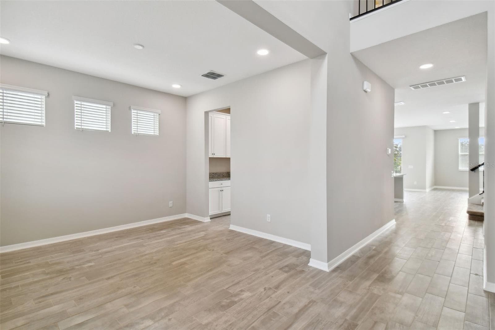 Single Family Residence at 38190 SHALE STONE CT, ZEPHYRHILLS, photo 7 of 76