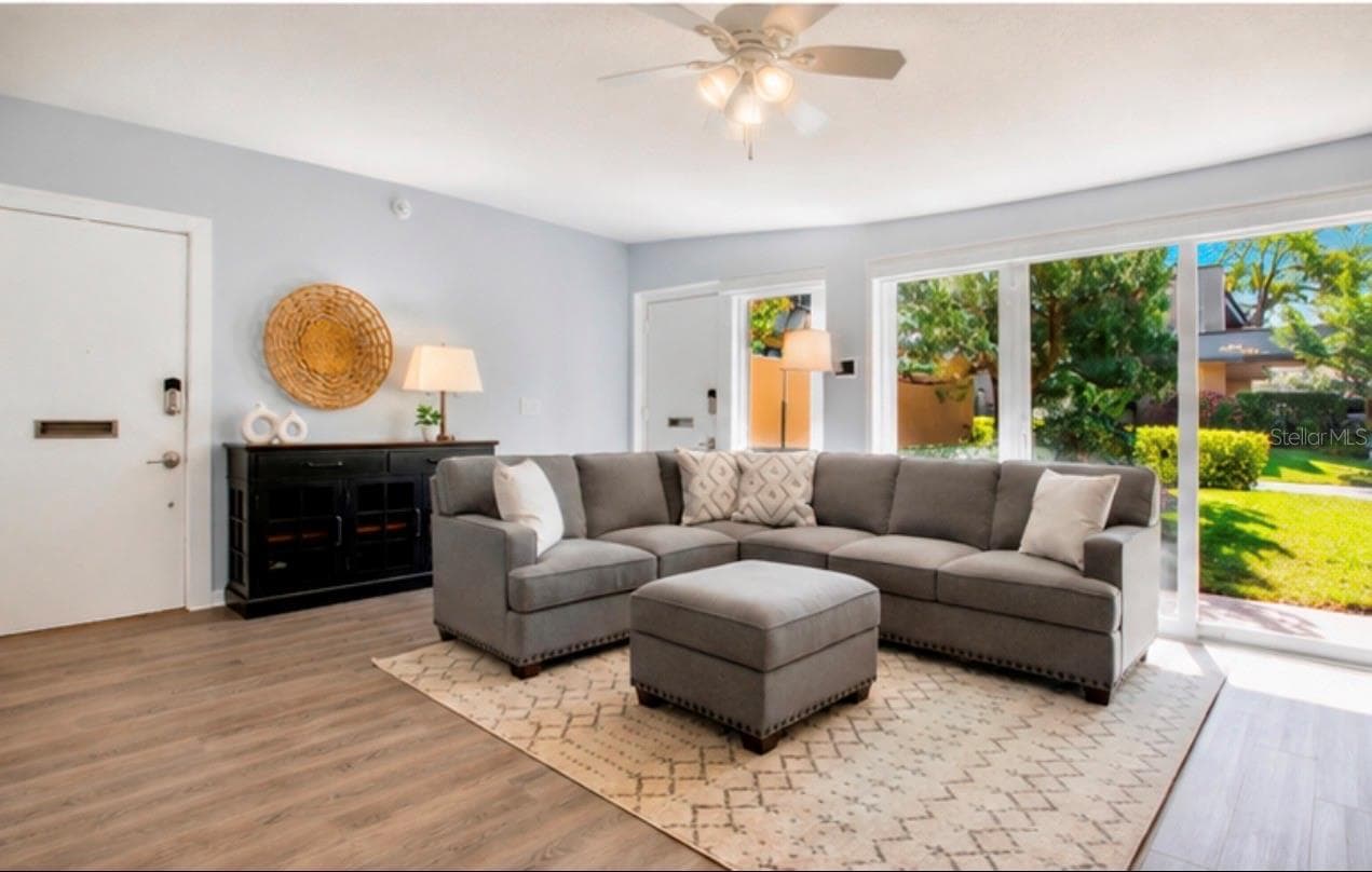Condominium at 601 W OLD US HIGHWAY 441 #3A, MOUNT DORA, photo 7 of 33