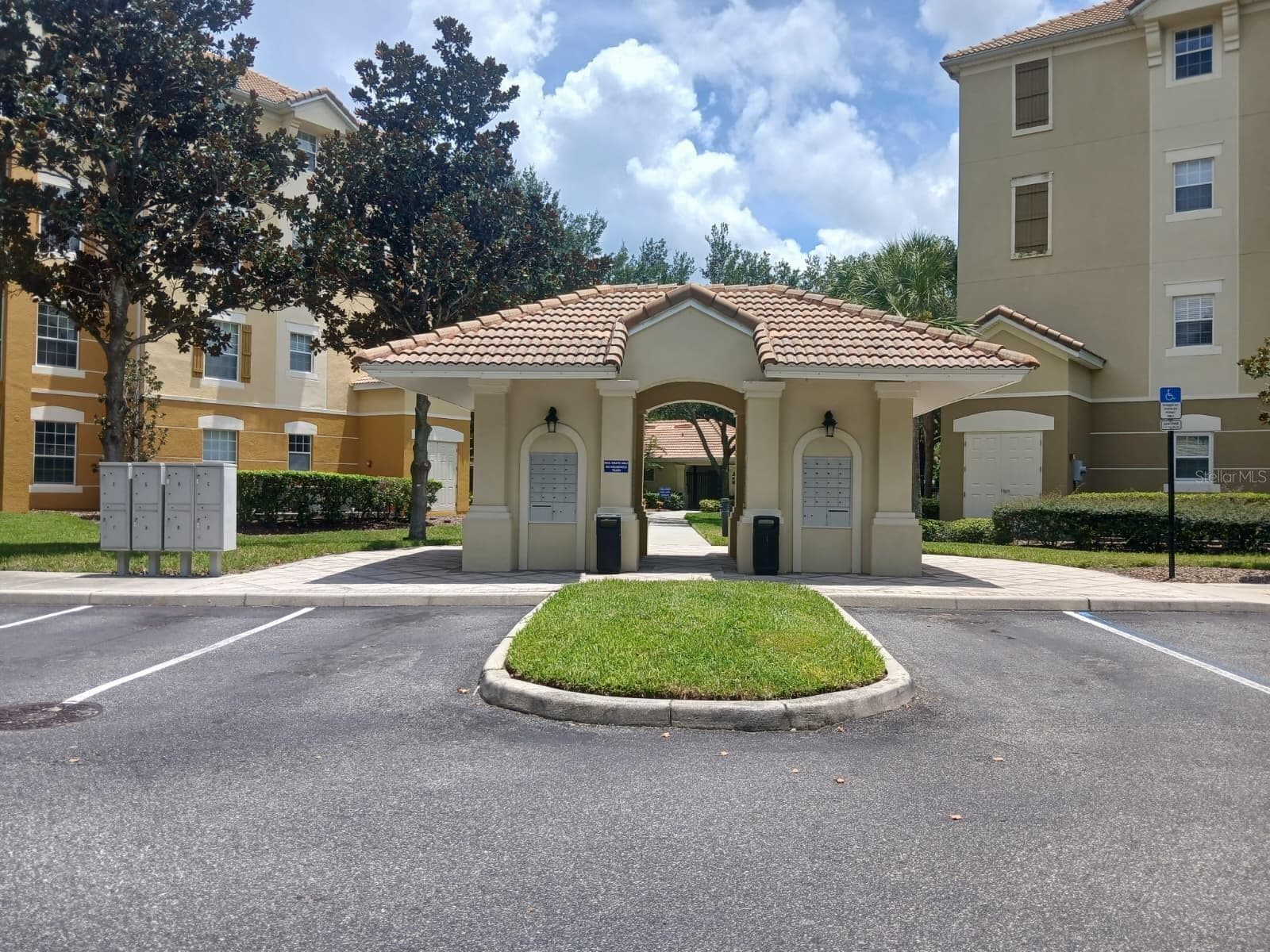 Condominium at 3368 ROBERT TRENT JONES DR #20608, ORLANDO, photo 10 of 14