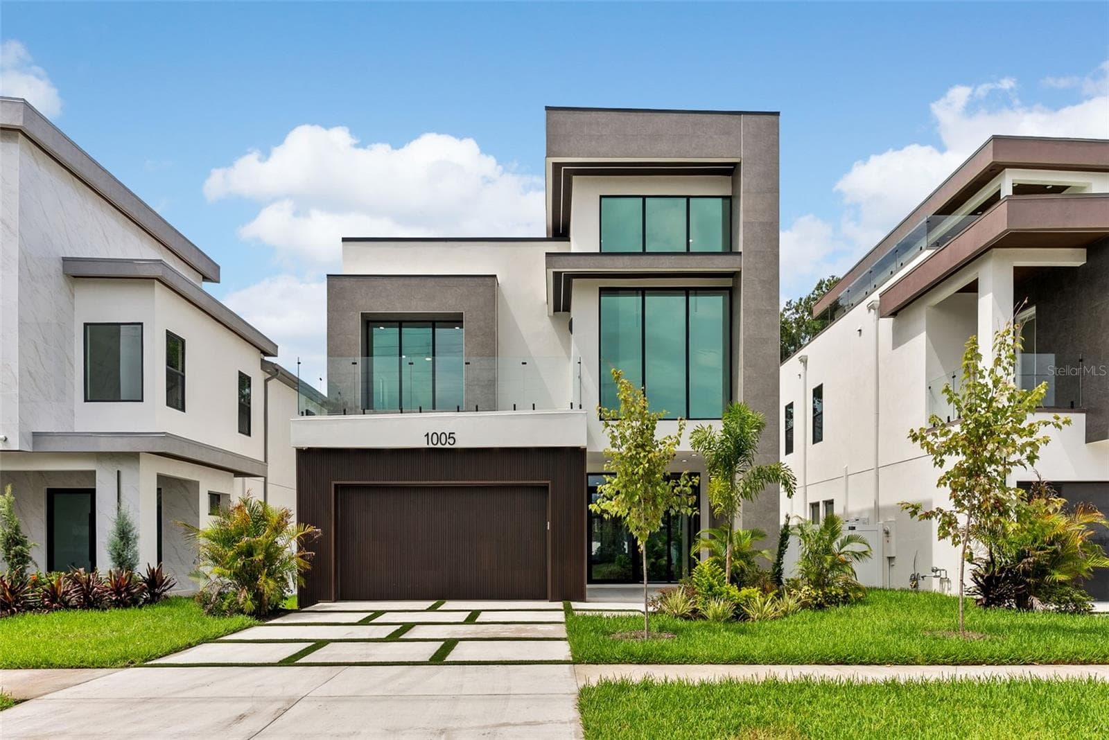 Single Family Residence at 1005 W BRADDOCK ST, TAMPA, photo 2 of 55