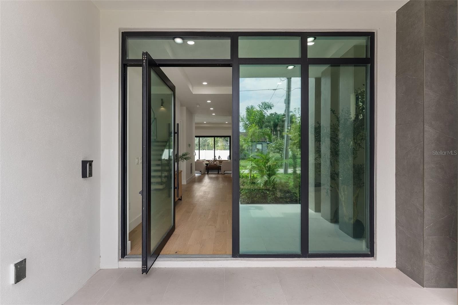 Single Family Residence at 1005 W BRADDOCK ST, TAMPA, photo 7 of 55
