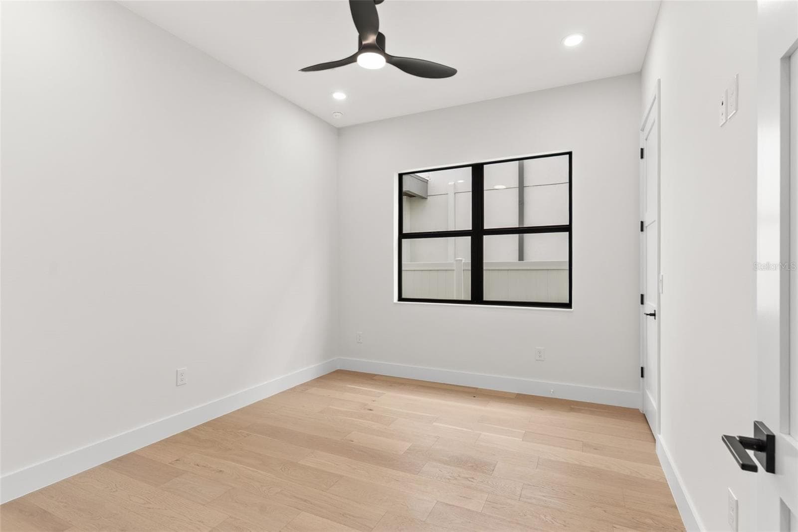 downstairs guest room - 1005 W BRADDOCK ST, TAMPA