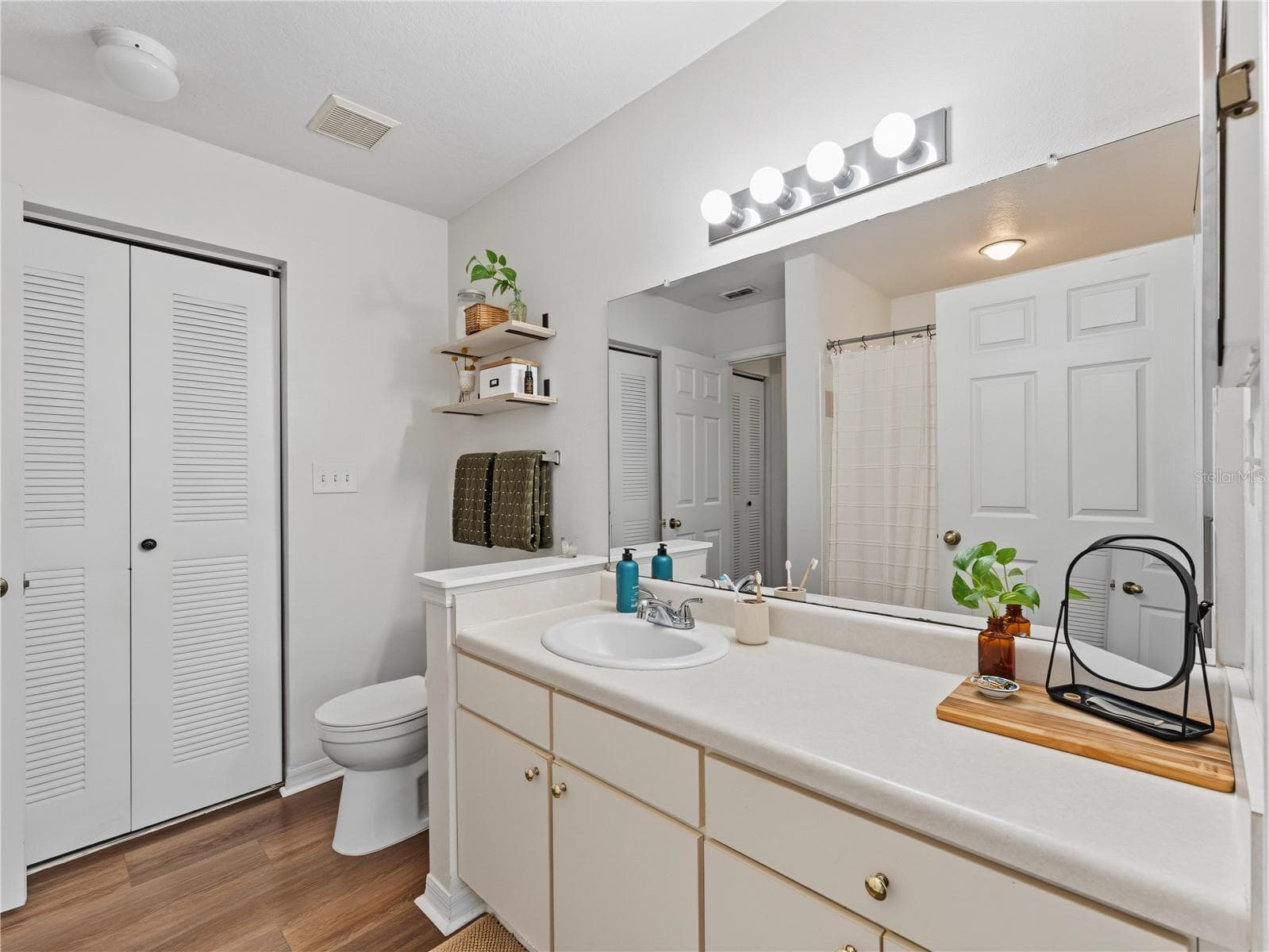 Condominium at 9186 LAKE CHASE ISLAND WAY, TAMPA, photo 15 of 25