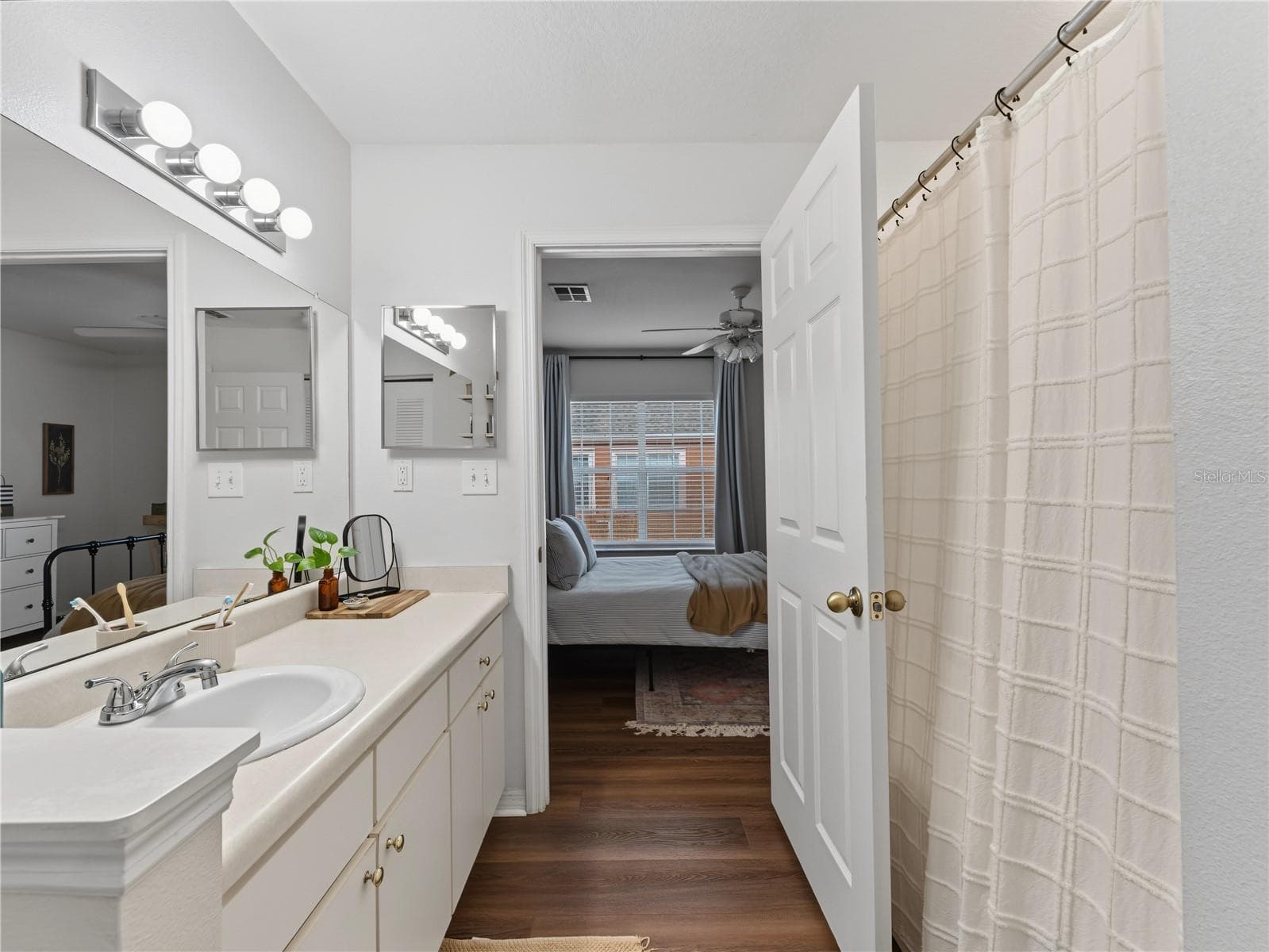 Condominium at 9186 LAKE CHASE ISLAND WAY, TAMPA, photo 16 of 25
