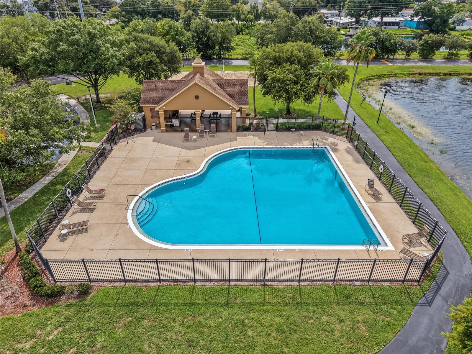 Condominium at 9186 LAKE CHASE ISLAND WAY, TAMPA, photo 18 of 25