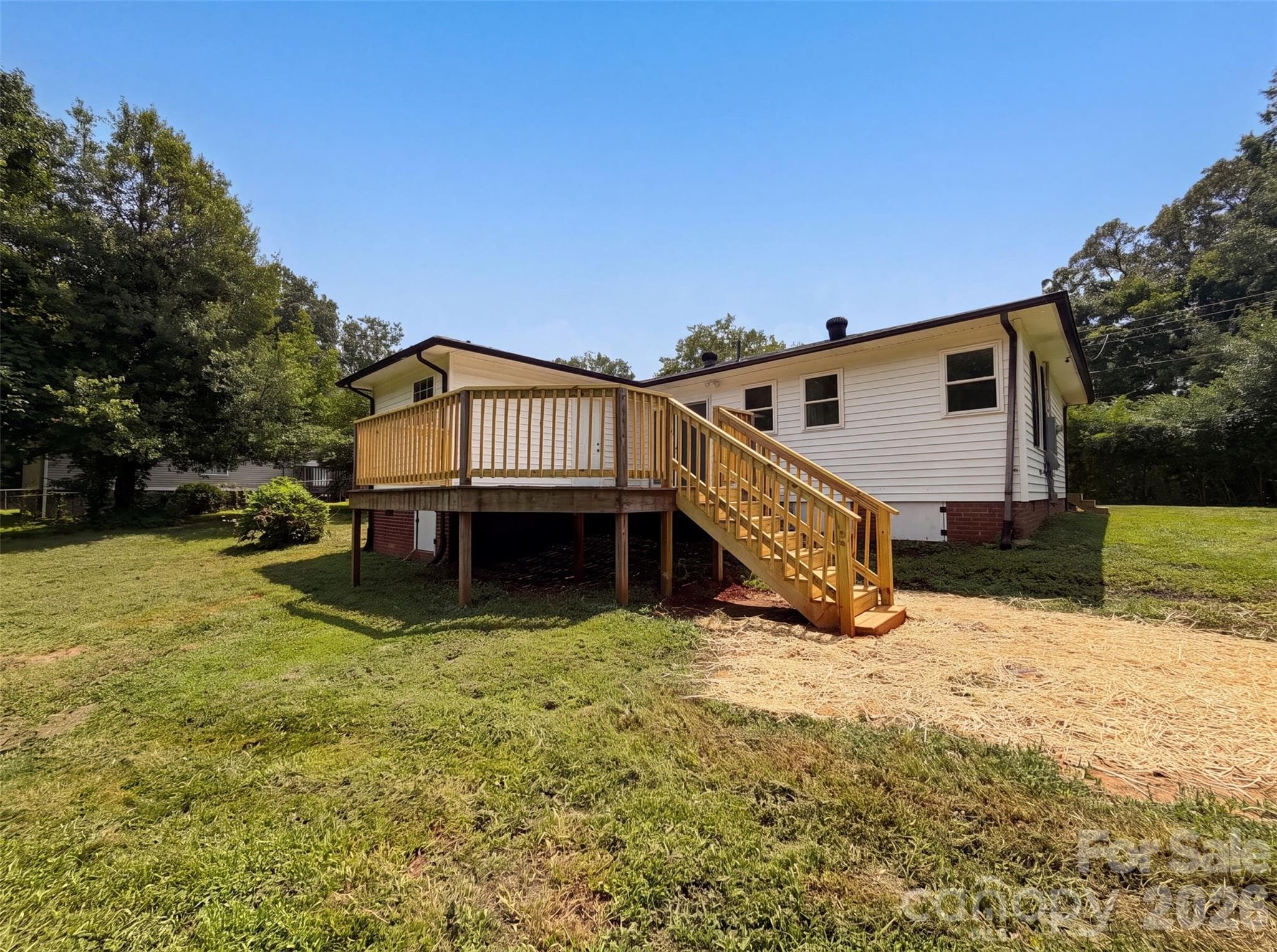 Single Family Residence at 704 Morningside Drive, Mount Holly, photo 5 of 20