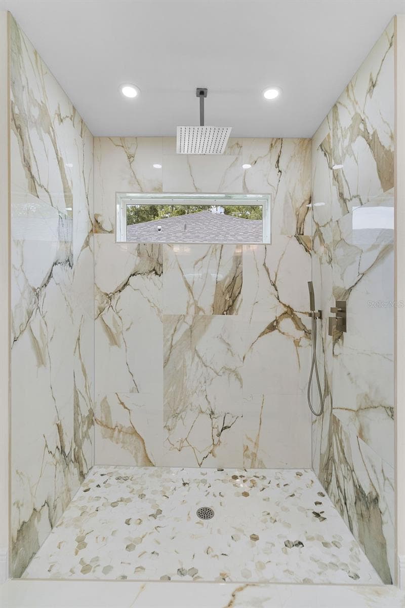 Primary shower - 8277 SE 158TH ST, SUMMERFIELD