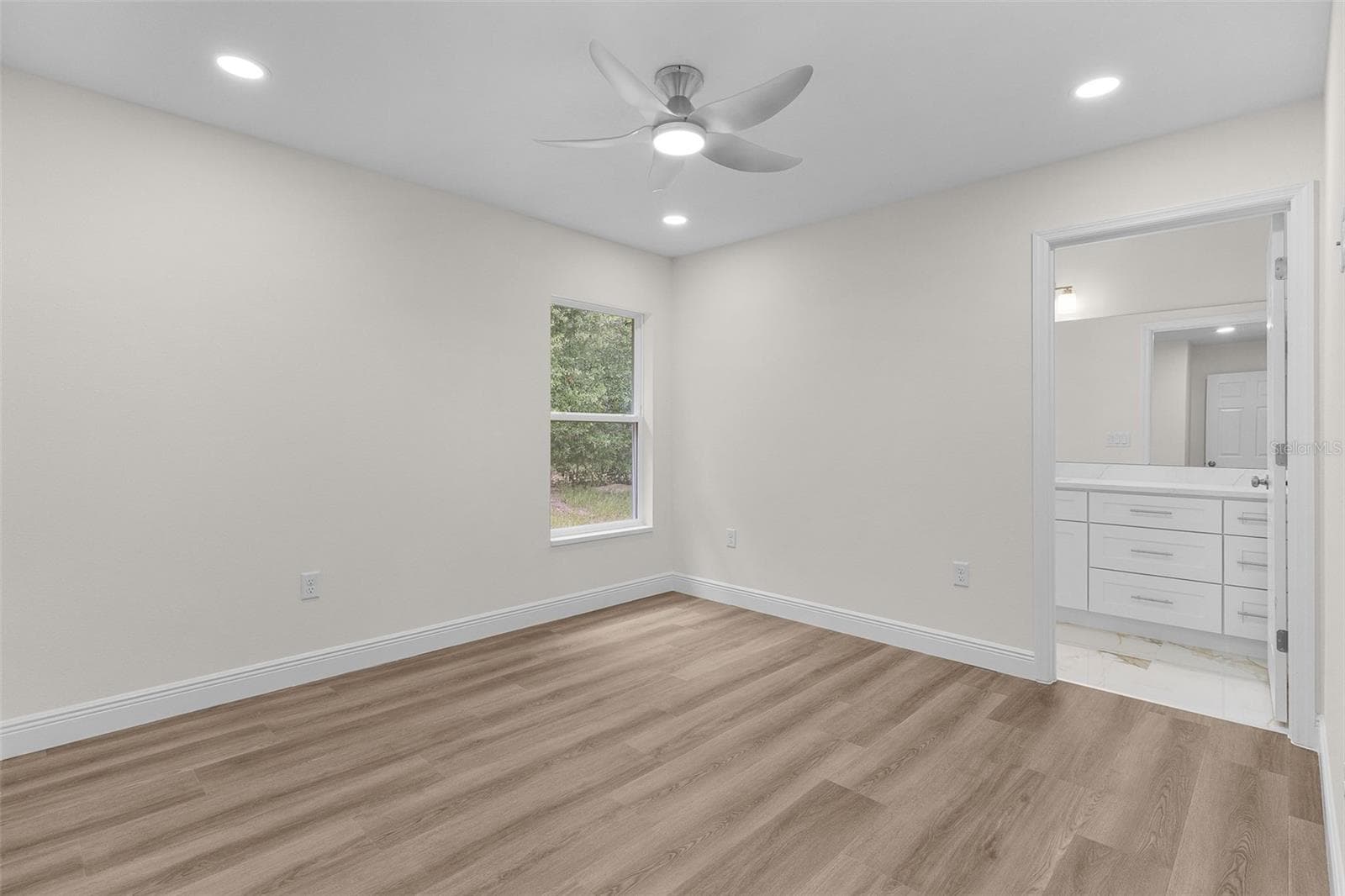 Guest Suite with private bathroom - 8277 SE 158TH ST, SUMMERFIELD