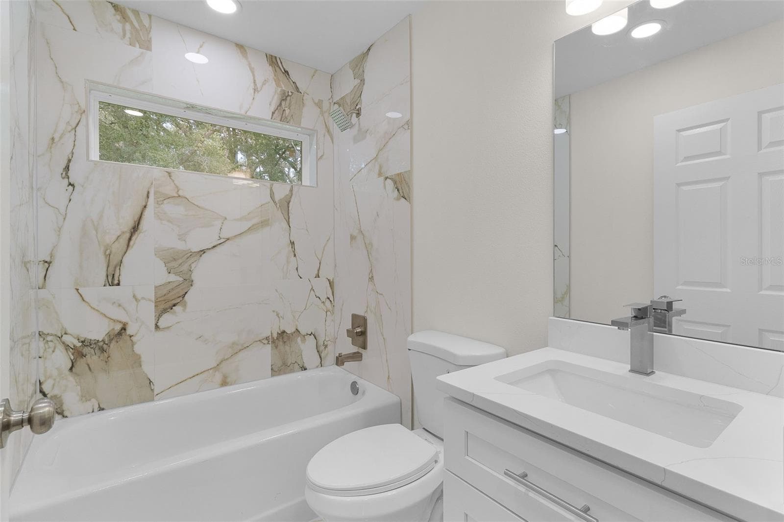 Hall bathroom - 8277 SE 158TH ST, SUMMERFIELD