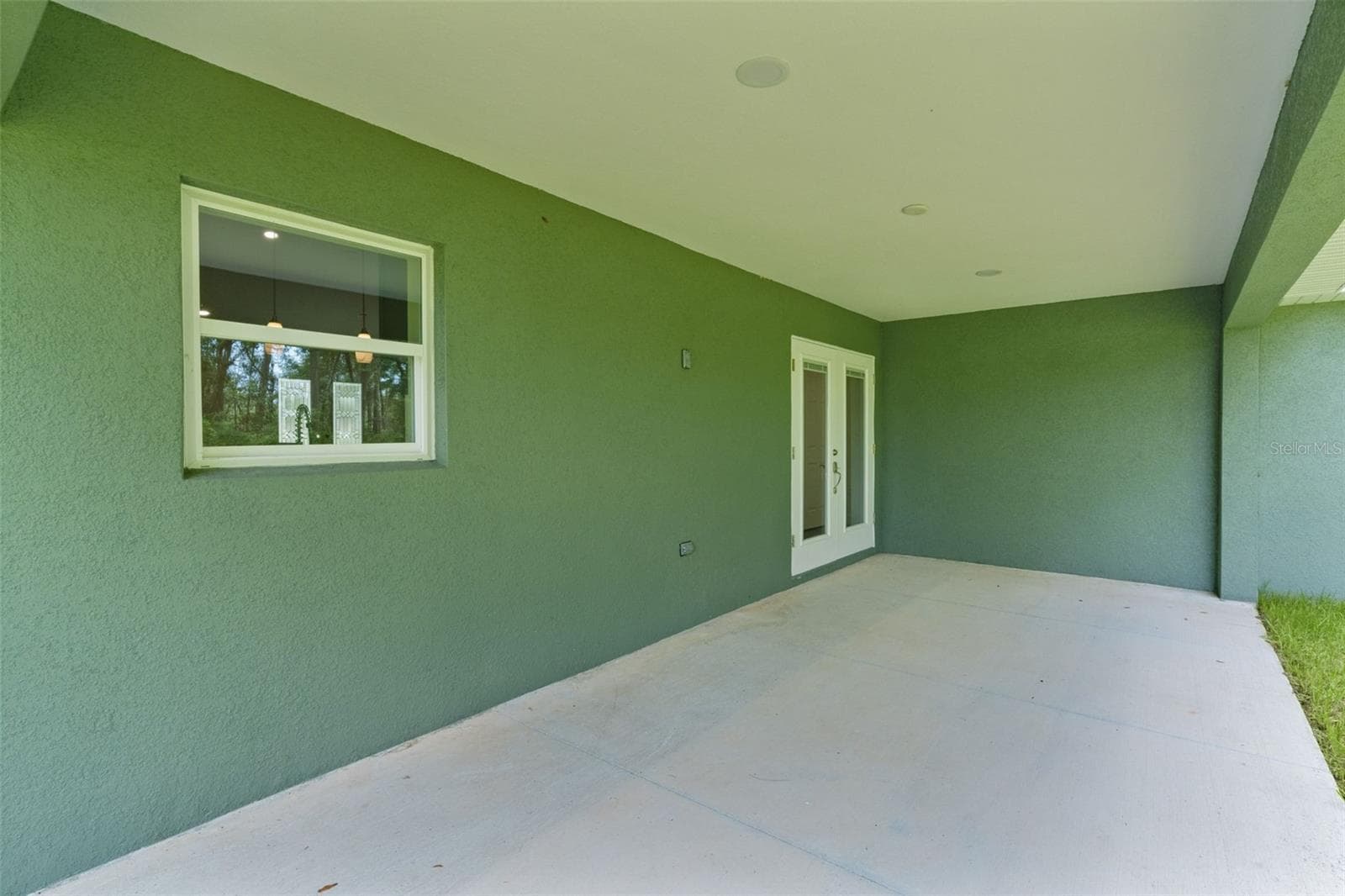 lots of room for your outdoor furniture - 8277 SE 158TH ST, SUMMERFIELD