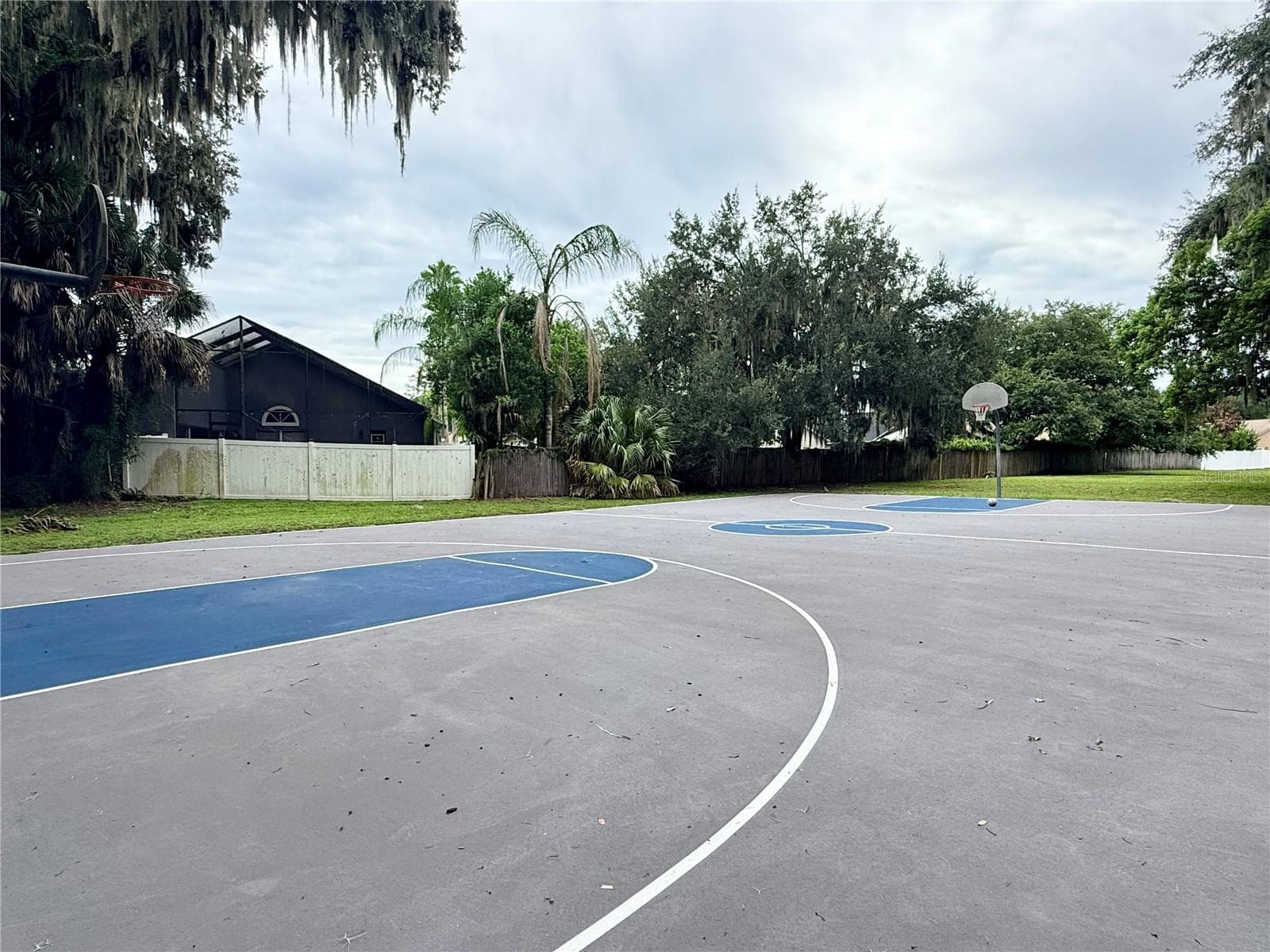 HOA Full Court Basketball Court - 142 BRIGHTVIEW DR, LAKE MARY