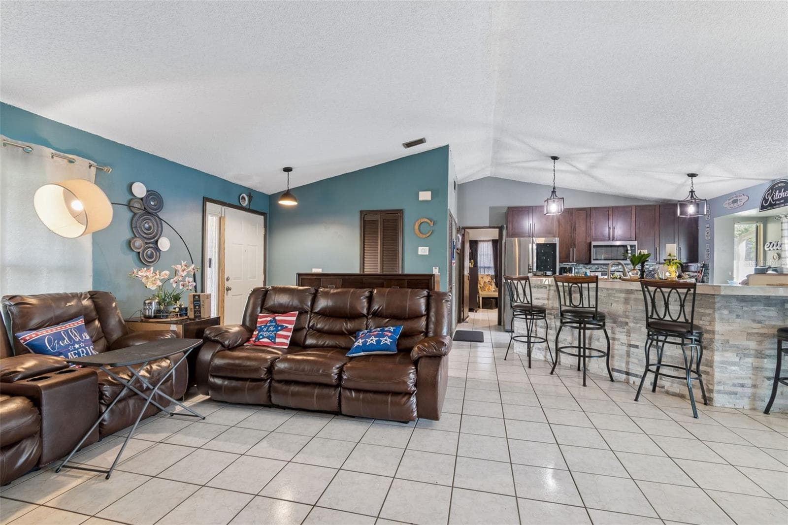 Single Family Residence at 10326 OUT ISLAND DR, TAMPA, photo 8 of 41