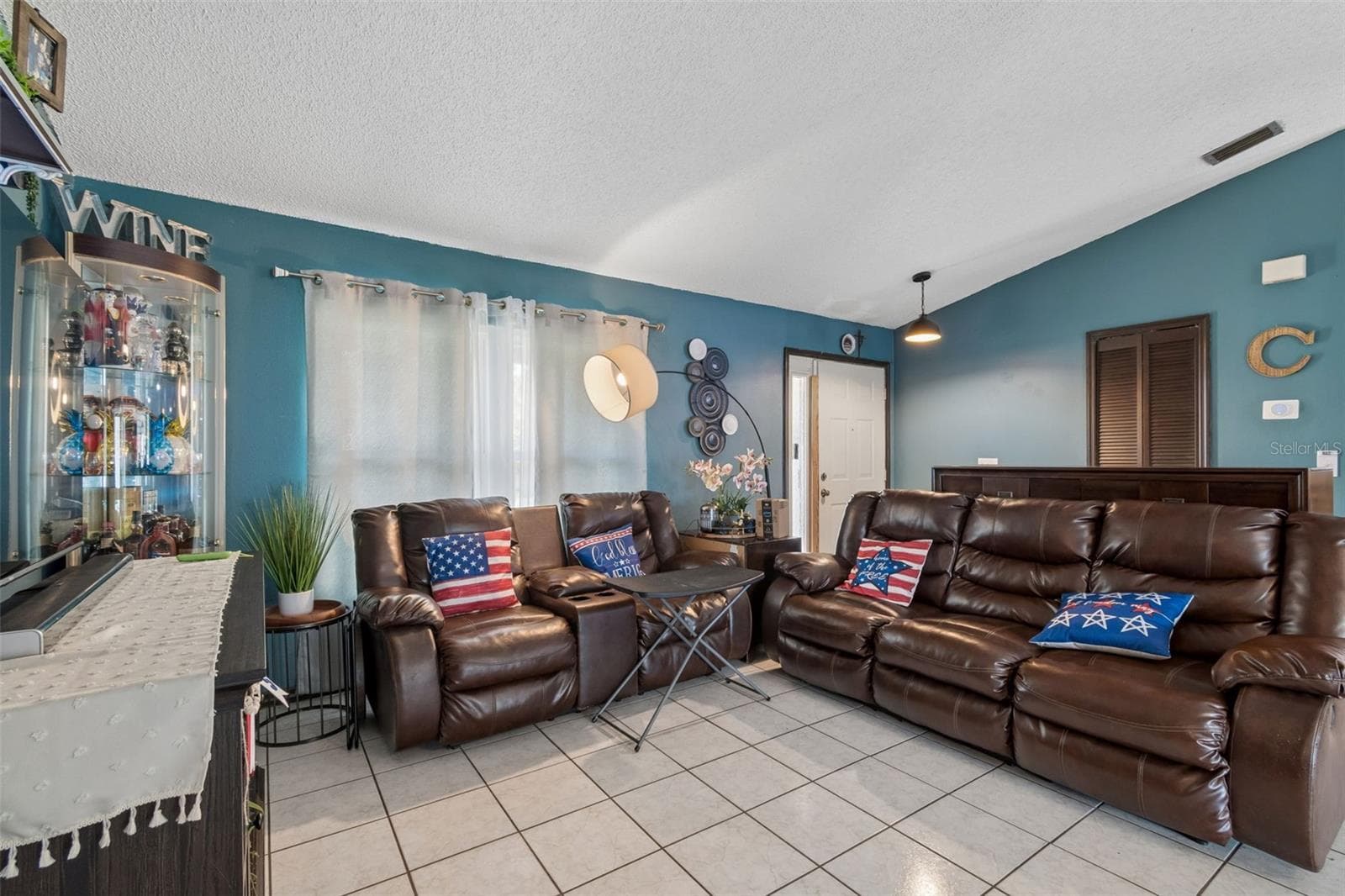 Single Family Residence at 10326 OUT ISLAND DR, TAMPA, photo 10 of 41