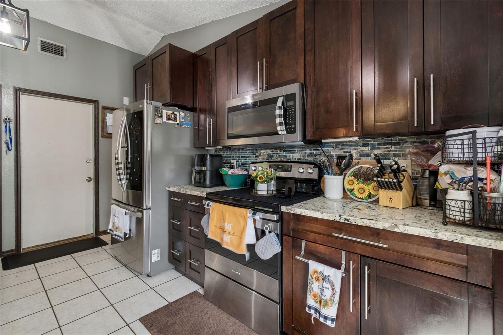 Single Family Residence at 10326 OUT ISLAND DR, TAMPA, photo 16 of 41