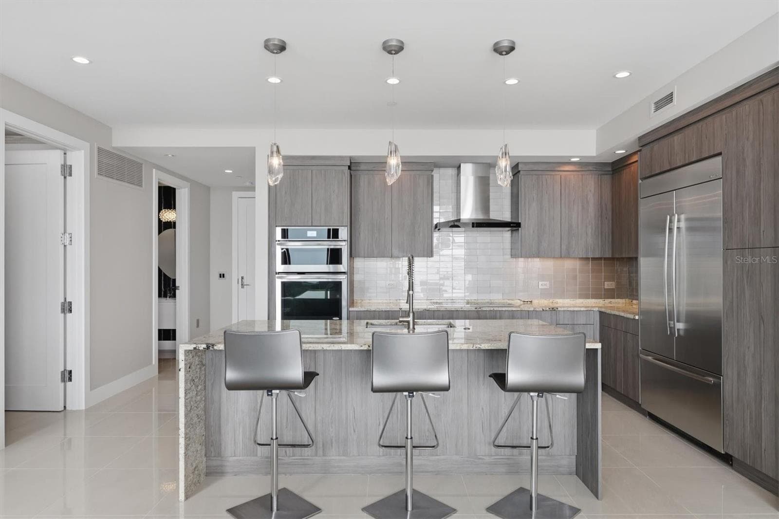 Dining space at the island - 1155 N GULFSTREAM AVE #807, SARASOTA