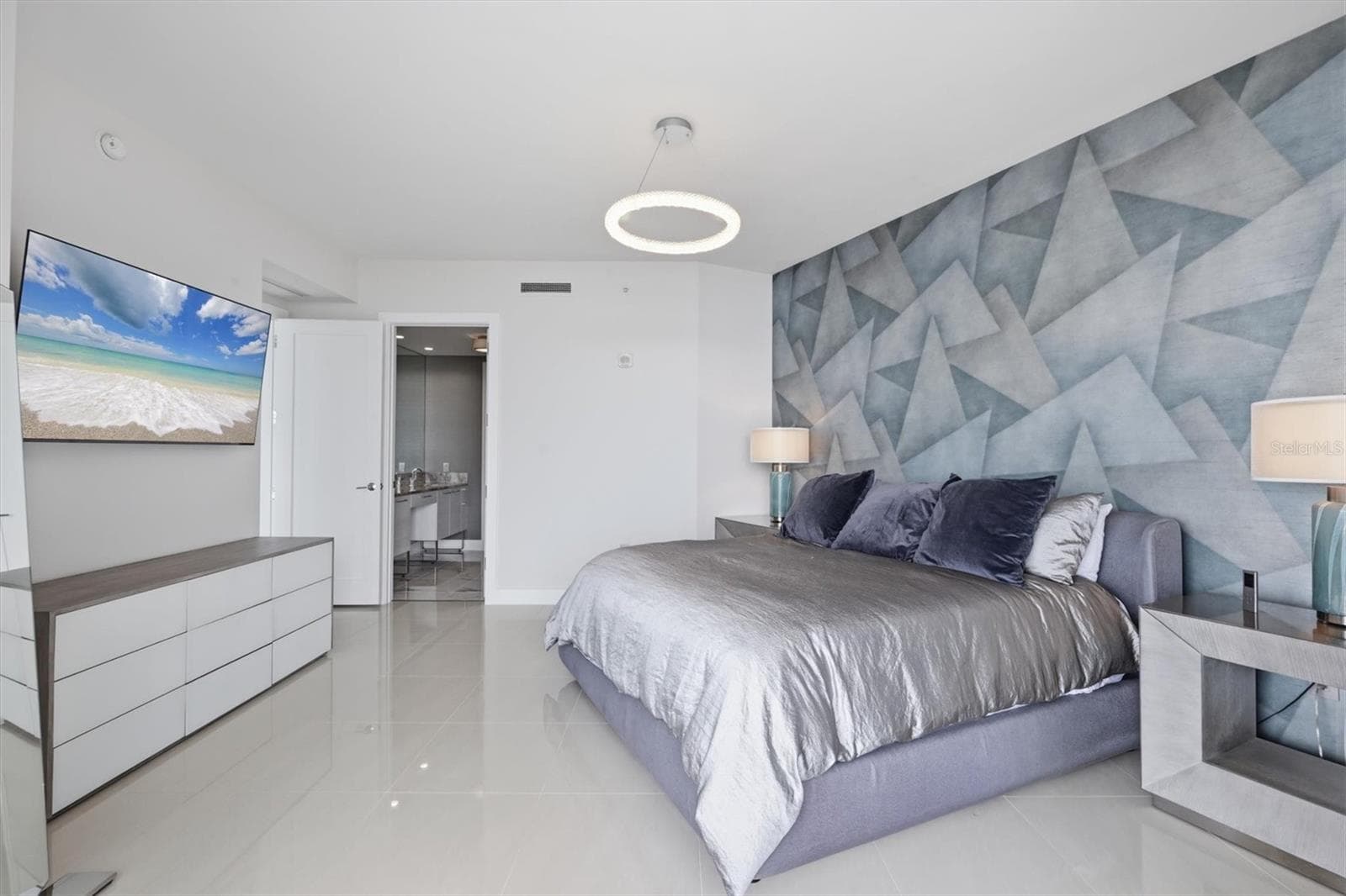 Decorator accent walls - 1155 N GULFSTREAM AVE #807, SARASOTA