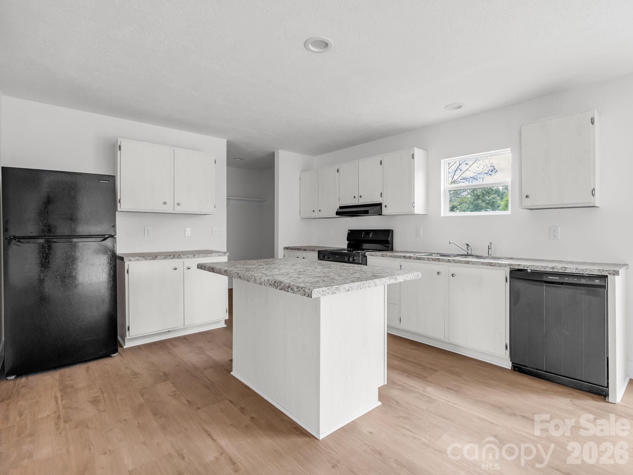 Single Family Residence at 115 Maplewood Knoll Drive, Flat Rock, photo 11 of 35