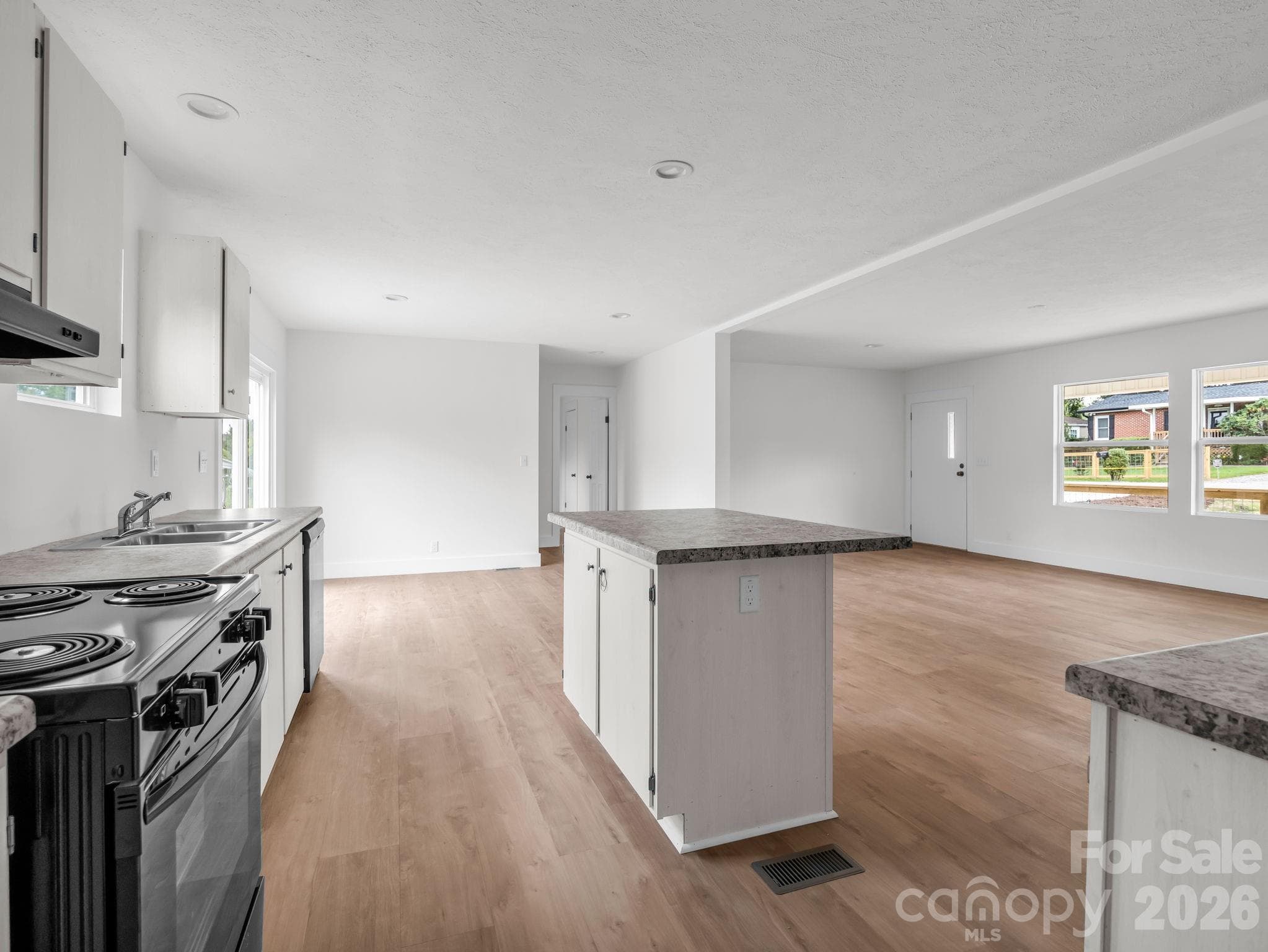 Single Family Residence at 115 Maplewood Knoll Drive, Flat Rock, photo 12 of 35