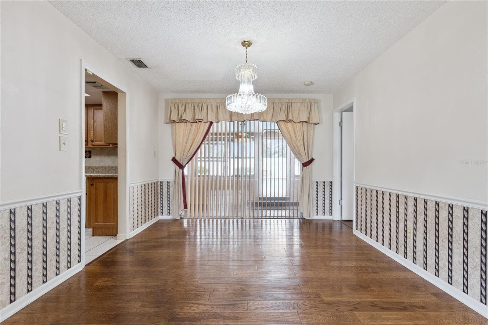 Single Family Residence at 1391 AVALON BLVD, CASSELBERRY, photo 6 of 40