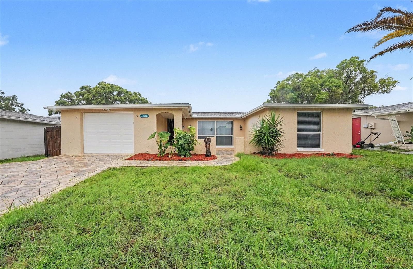9135 HUNT CLUB LN