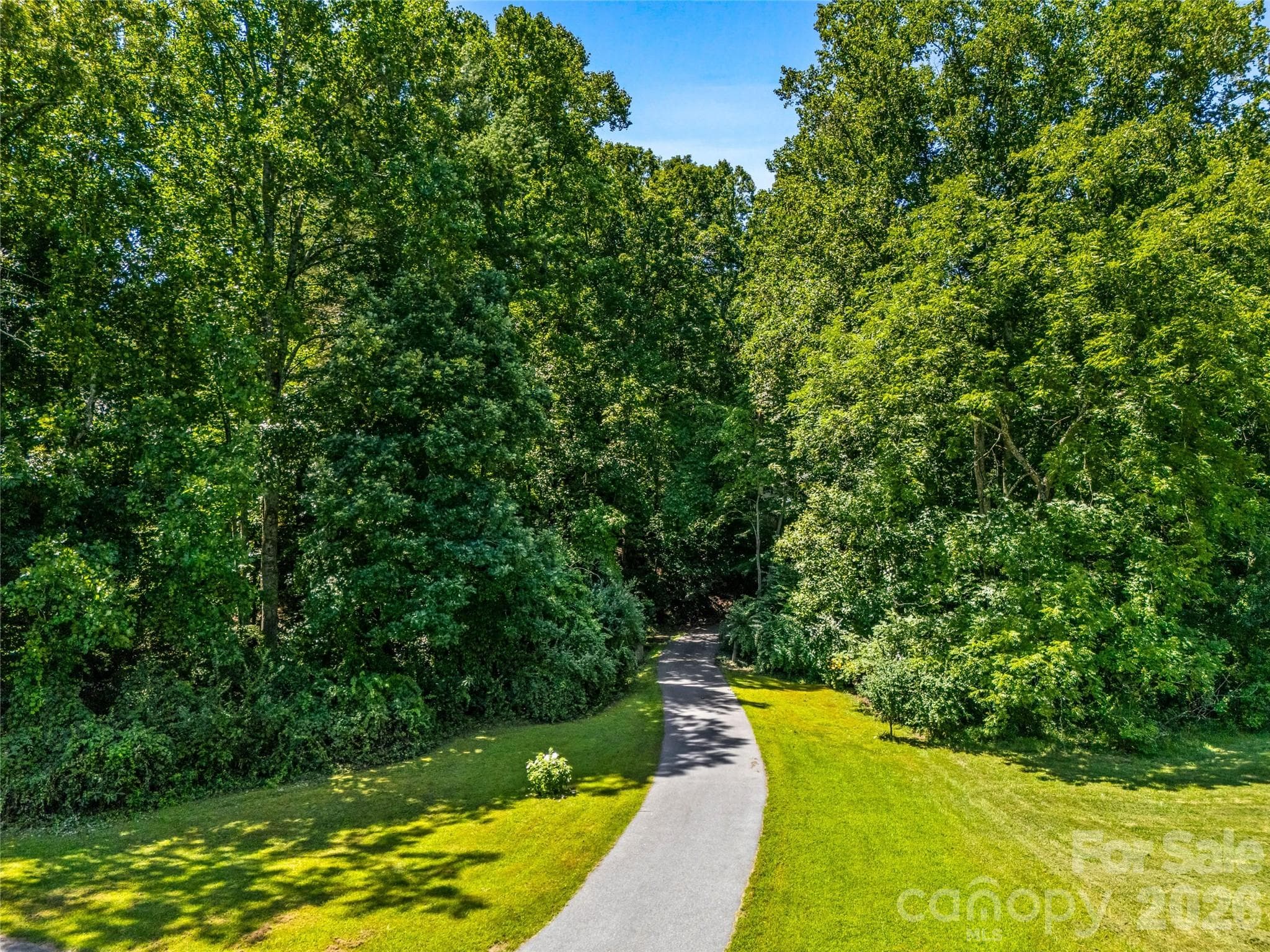 Single Family Residence at 70 Promised Ridge Drive, Hendersonville, photo 2 of 48