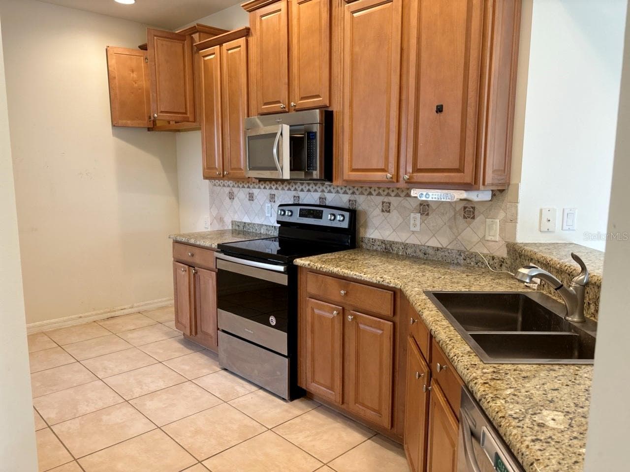 Villa at 229 SHELL FALLS DR, APOLLO BEACH, photo 4 of 19