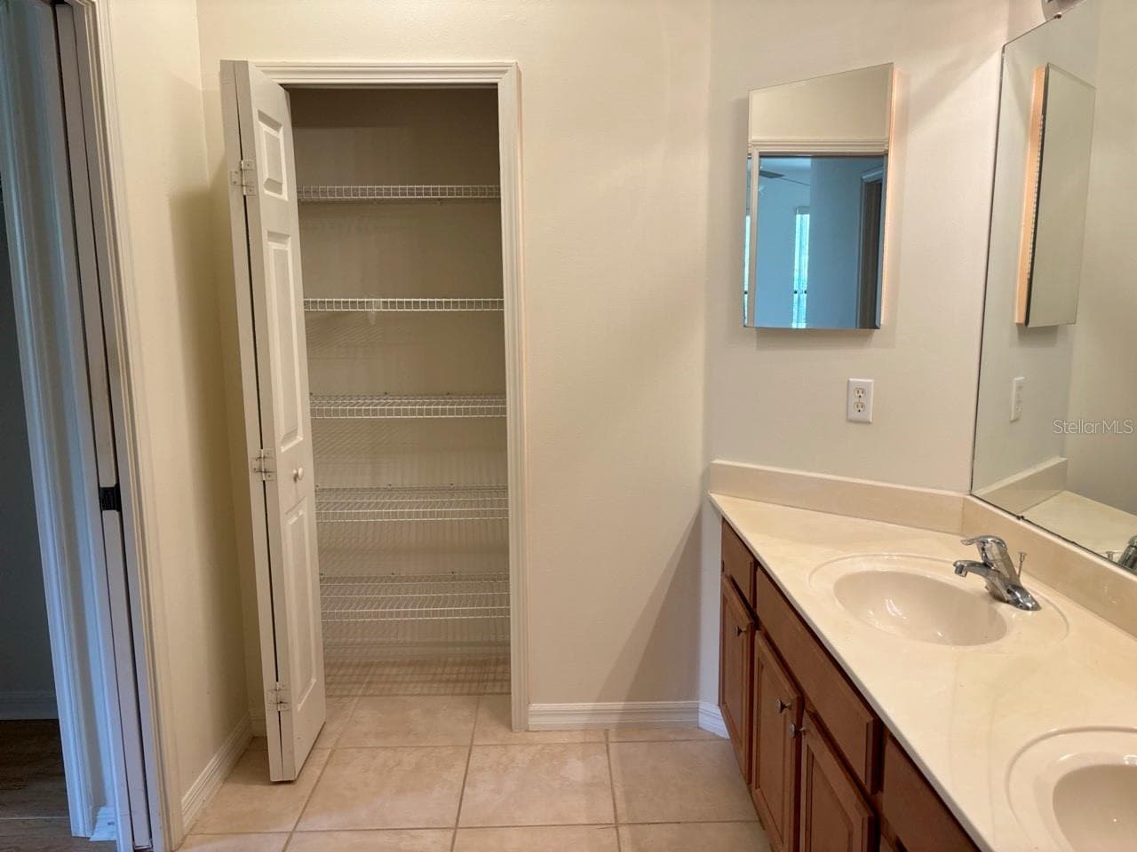 Villa at 229 SHELL FALLS DR, APOLLO BEACH, photo 18 of 19