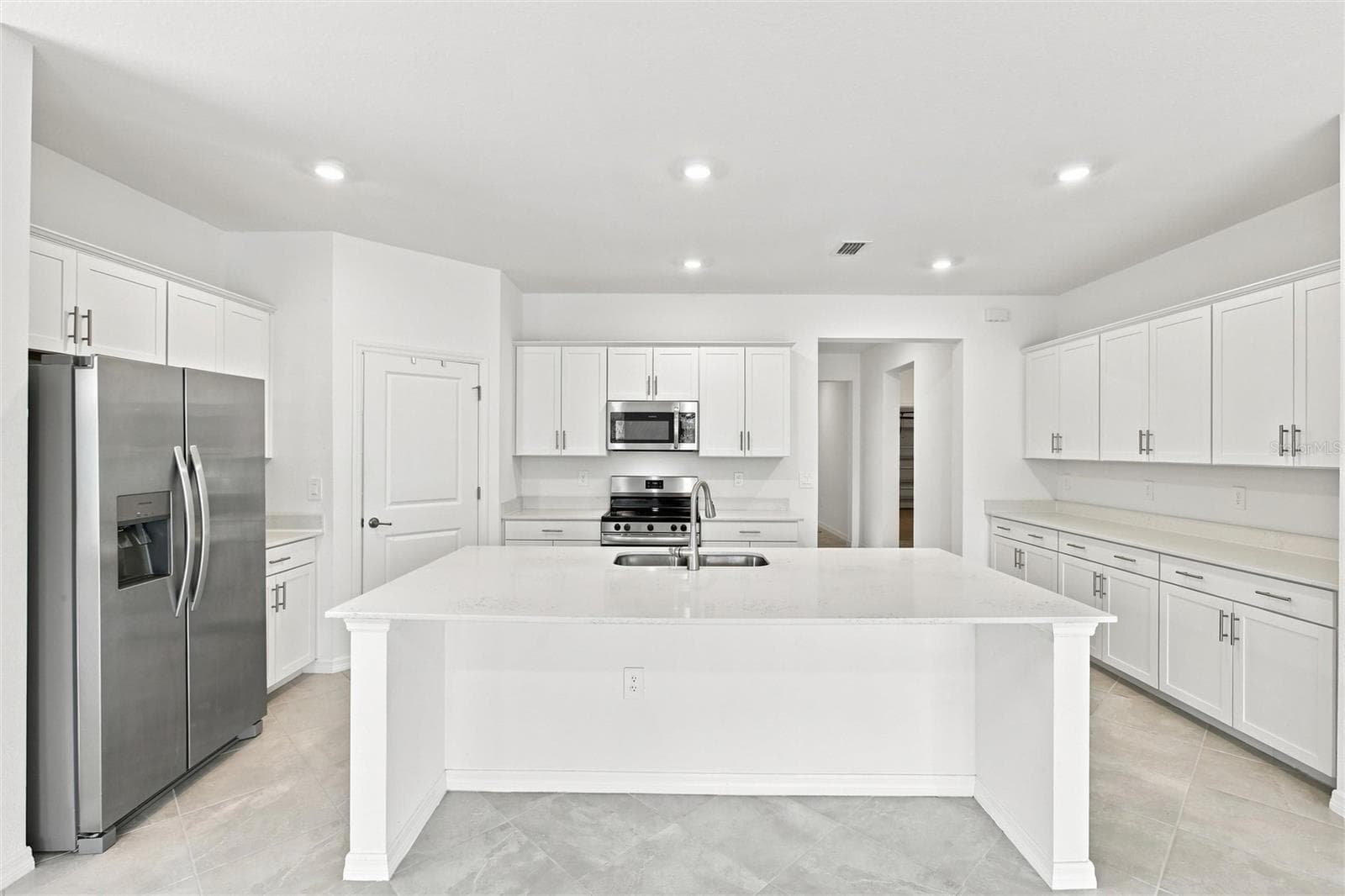 Single Family Residence at 11296 PINOT DR, VENICE, photo 8 of 50