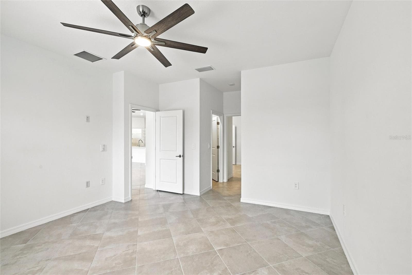 Single Family Residence at 11296 PINOT DR, VENICE, photo 17 of 50