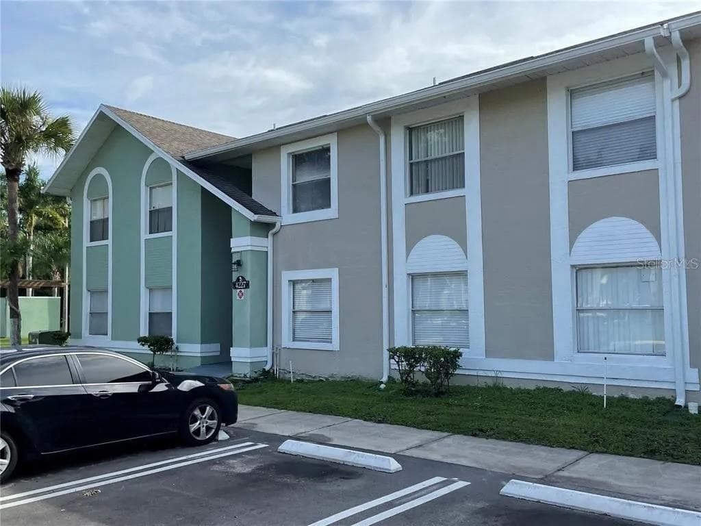 4227 PERSHING POINTE PL #8