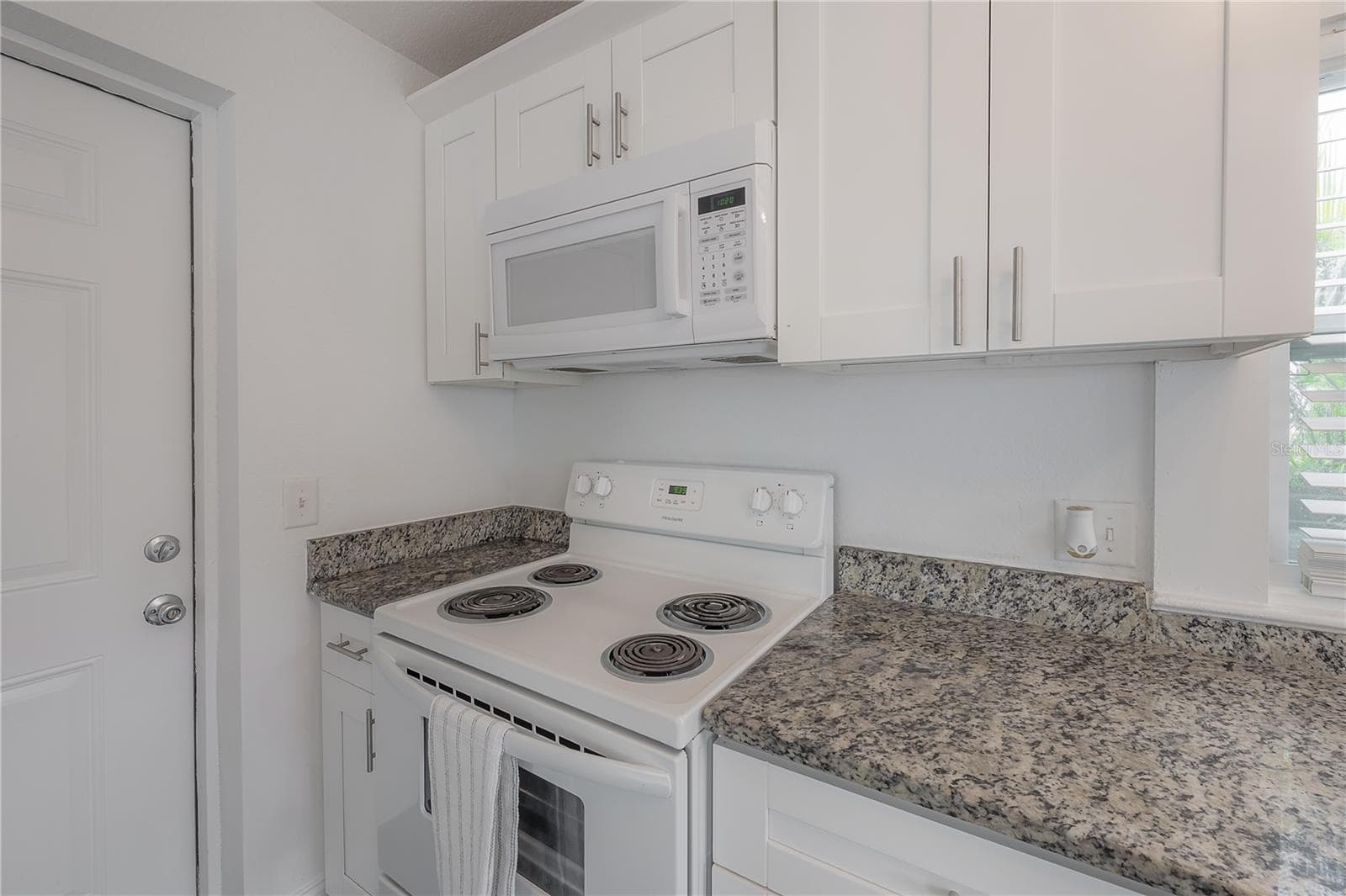 Duplex at 405 E CAYUGA ST, TAMPA, photo 16 of 54