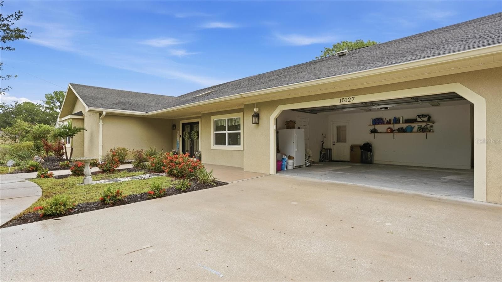 Oversized two car garage offers room to actually park 2 cars plus has a storage closet on the back right side with a door to backyard - 15127 PENNINGTON RD, TAMPA
