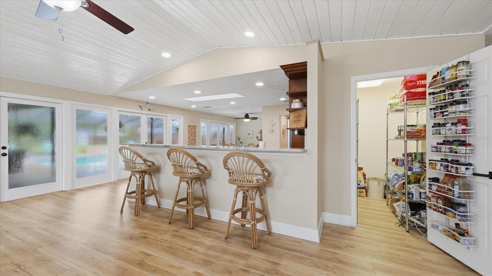 Breakfast bar and walk-in pantry complete this well appointed kitchen - 15127 PENNINGTON RD, TAMPA