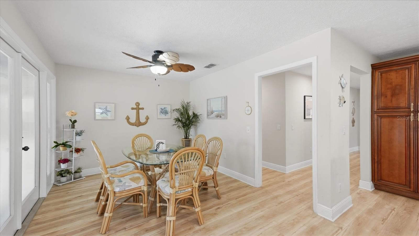 Hallway to left leads to Primary Suite.  Hallway to right leads back to the front and features a powder bathroom plus laundry room. - 15127 PENNINGTON RD, TAMPA