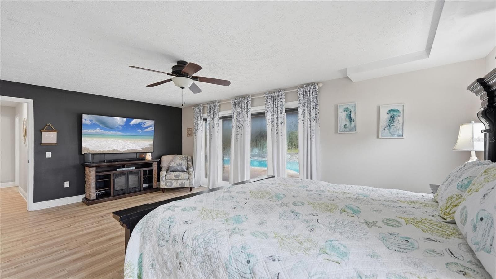 Plenty of room for a sitting area or large dresser - 15127 PENNINGTON RD, TAMPA