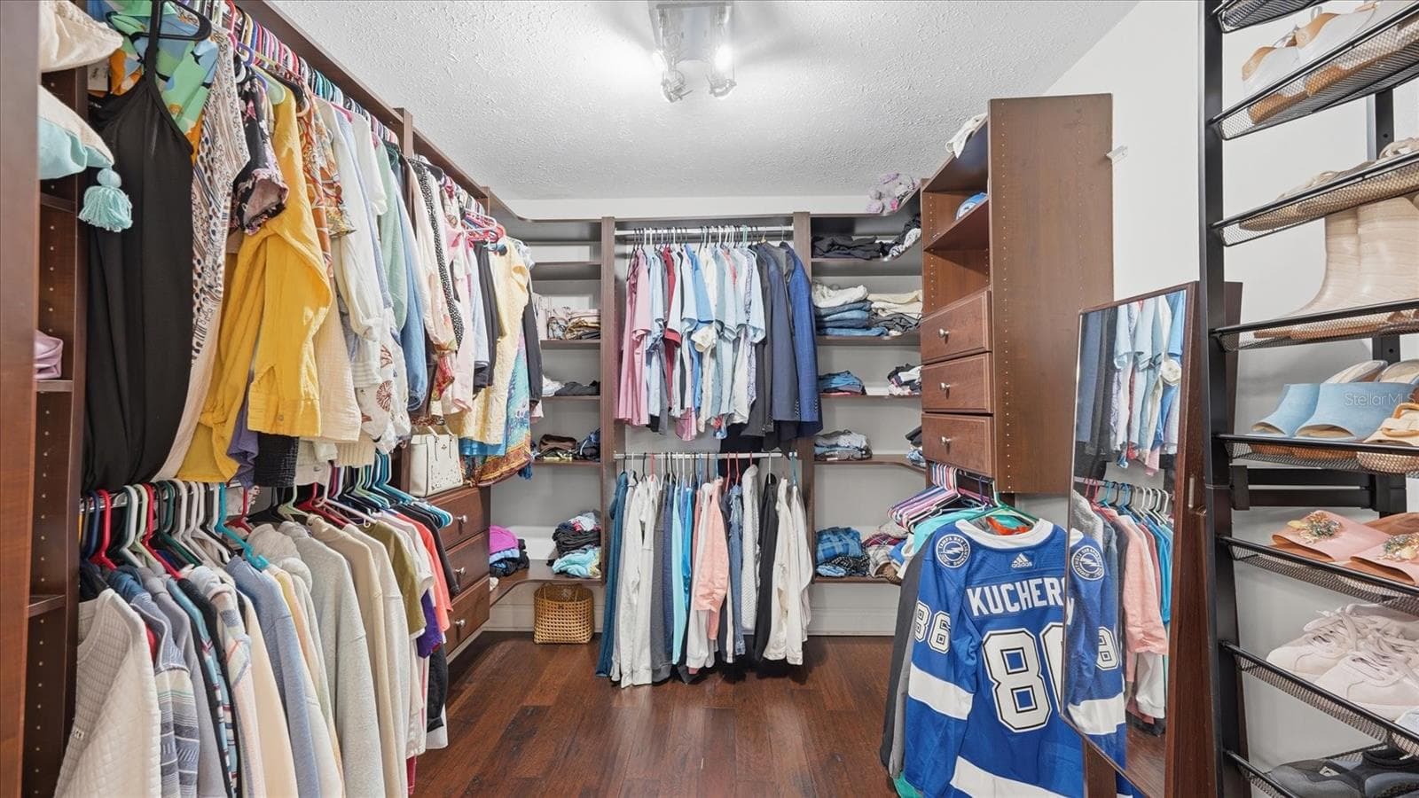 Primary bedroom offers custom built in closet organizer - 15127 PENNINGTON RD, TAMPA