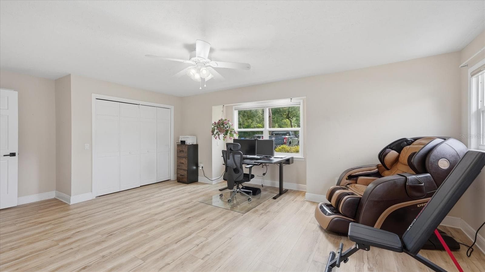 Bedroom 2 has window nook and XL walk in closet - 15127 PENNINGTON RD, TAMPA
