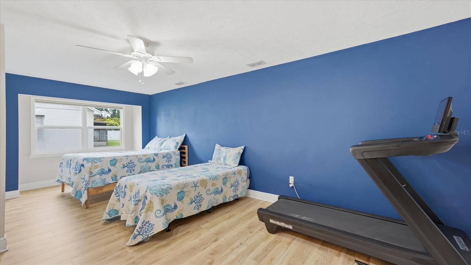 Bedroom 3 is equally as large and features a built-in closet - 15127 PENNINGTON RD, TAMPA