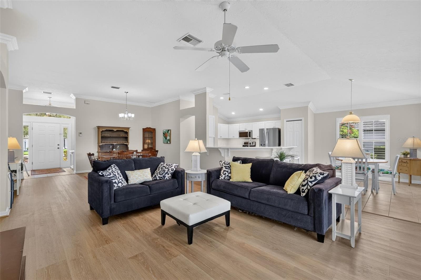 Open to the dining room and kitchen - 1218 CAMERO DR, LADY LAKE