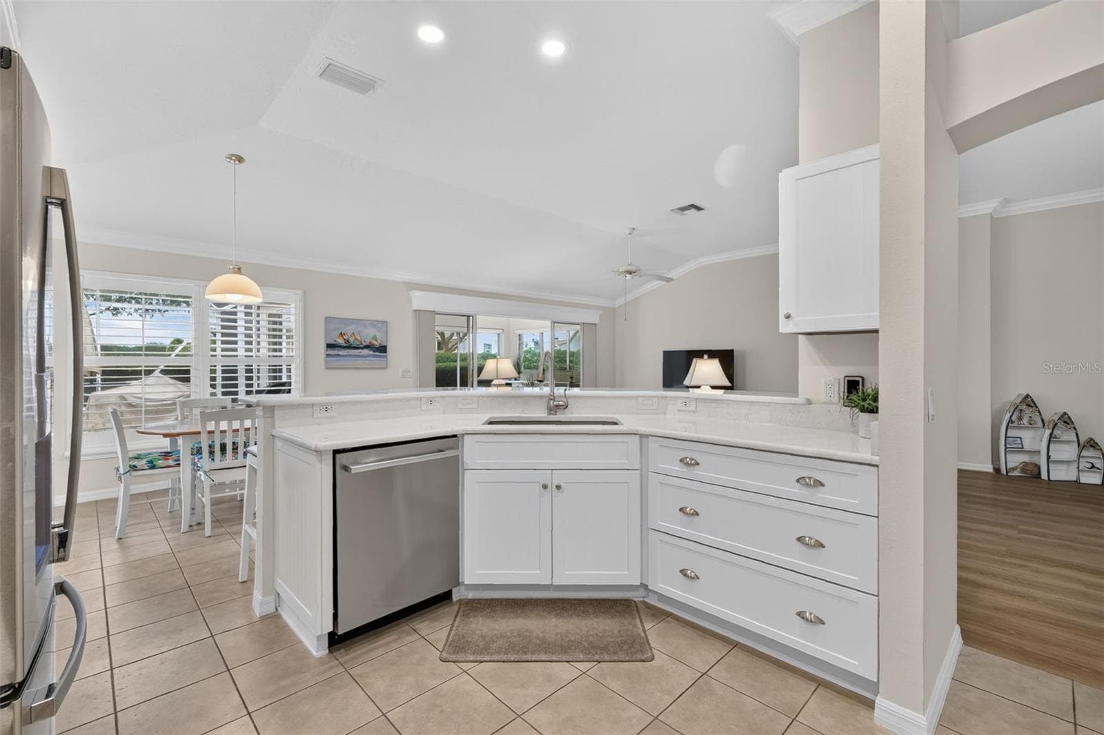 View looking into the living room - 1218 CAMERO DR, LADY LAKE