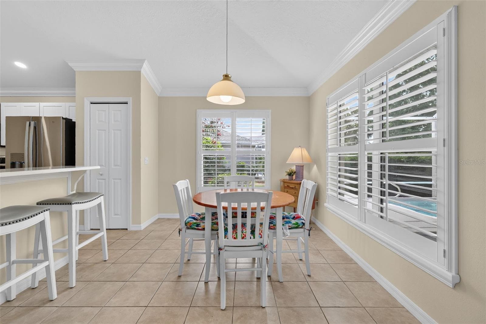 Breakfast nook for more casual dining - 1218 CAMERO DR, LADY LAKE