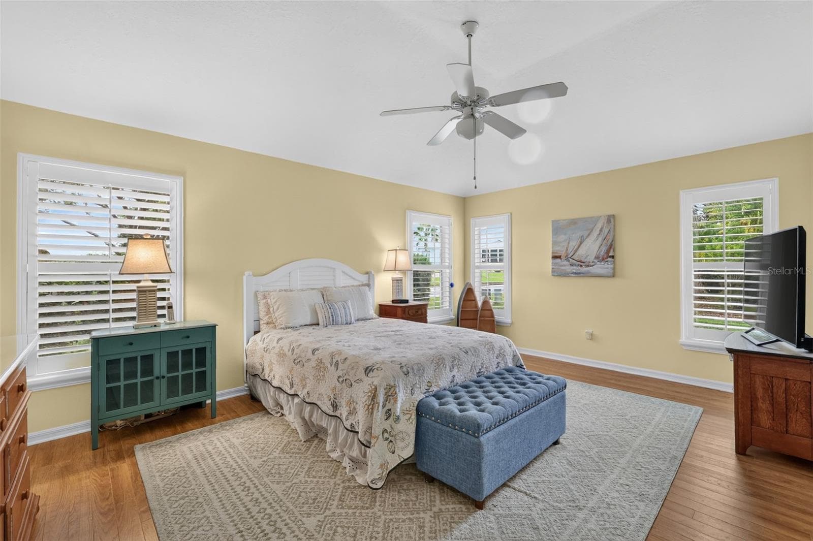 Primary bedroom with large walk in closet - 1218 CAMERO DR, LADY LAKE