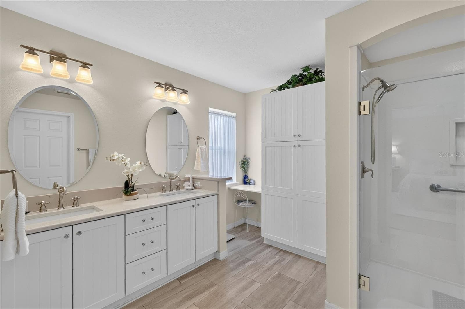 Double sink vanity with linen closet and walk in shower - 1218 CAMERO DR, LADY LAKE