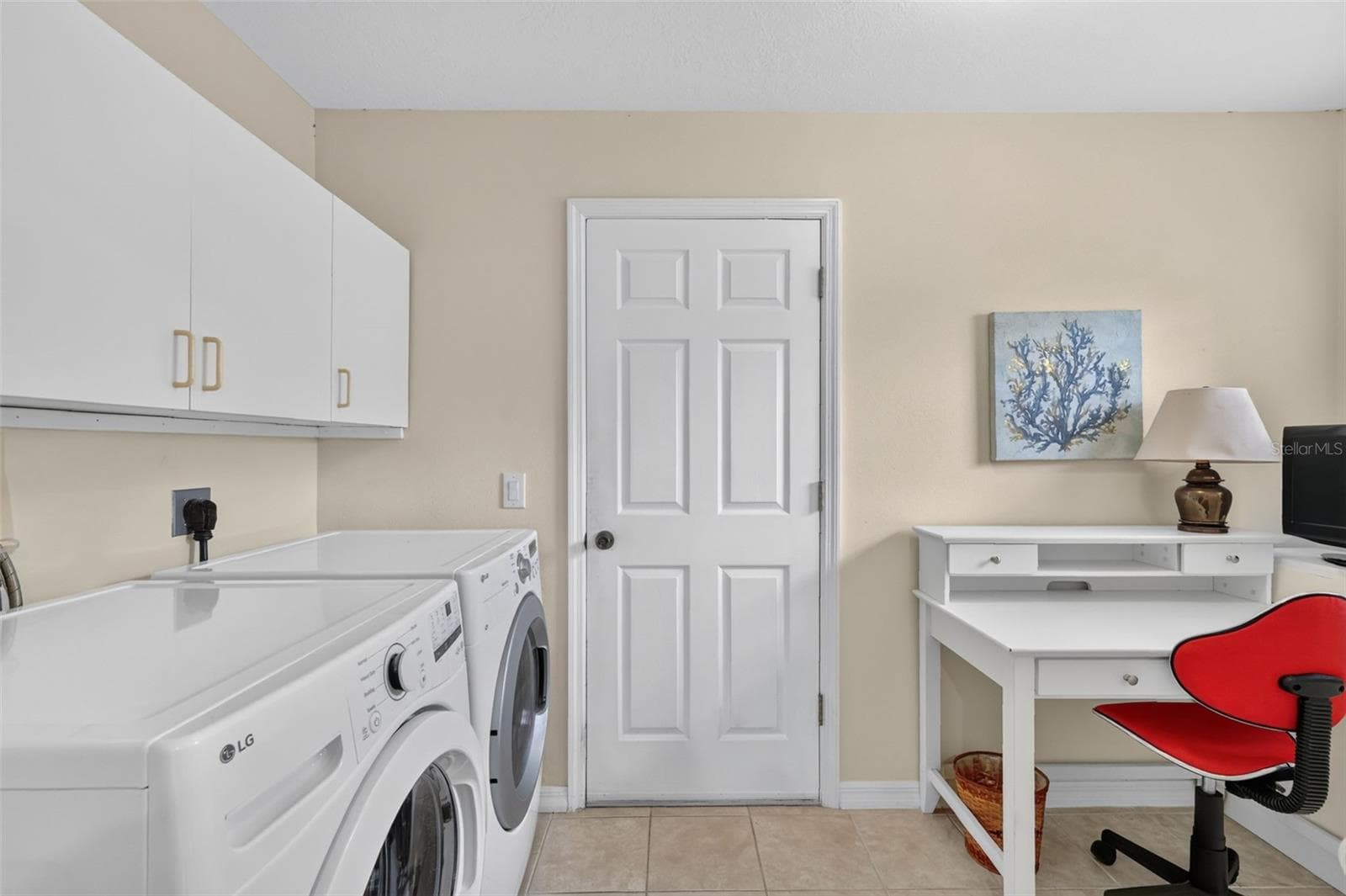 Large laundry room with plenty of storage - 1218 CAMERO DR, LADY LAKE