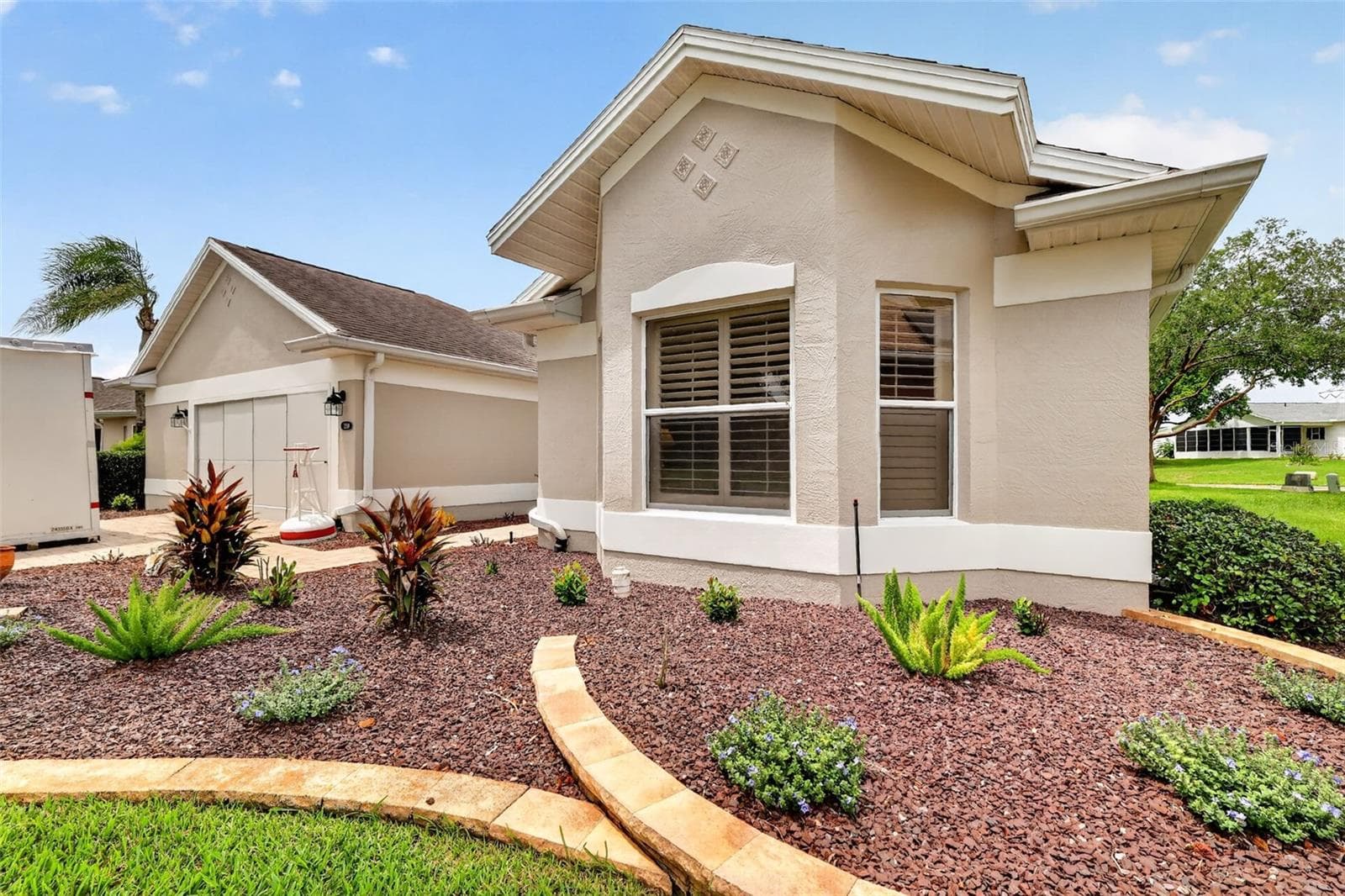 Welcome Home! - 1218 CAMERO DR, LADY LAKE